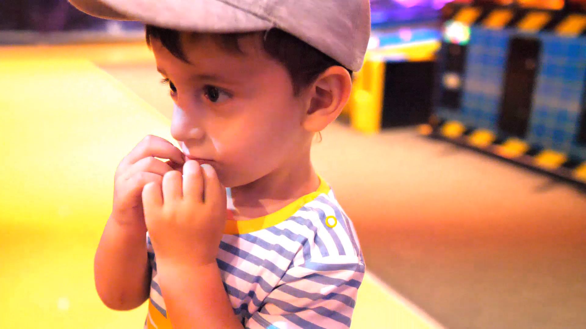 Эрик и Марк играют на детской площадке, часть 9