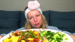 Мукбанг картошка в мундире жареная с картошкой, салат с зеленью. Еда вкуснота.