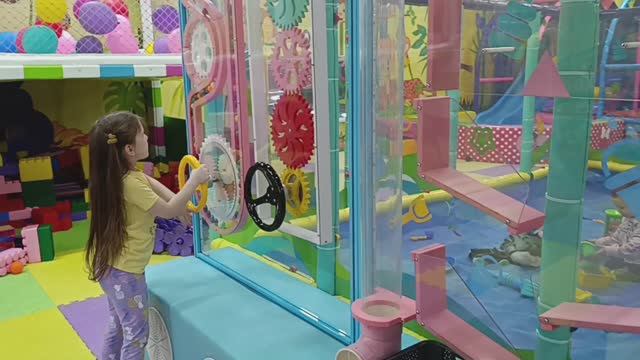 Настя в семейном парке развлечений Джунгли Парк детям