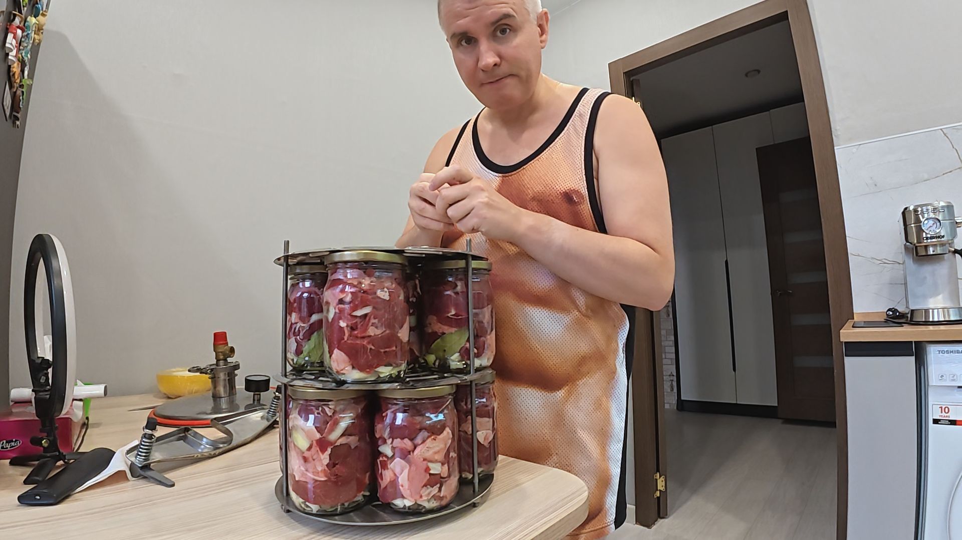 Теперь с ГОЛОДУ НЕ ПОМРЁМ времена тяжёлые! Готовим ТАЗ мяса делаем домашнюю говяжью ТУШЁНКУ! Влог