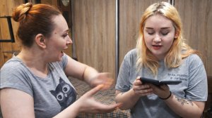 ГРИФЕРША ПОСЛАЛА УЧИТЕЛЯ ШКОЛЫ ПО ТЕЛЕФОНУ В РЕАЛЬНОЙ ЖИЗНИ!