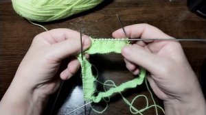 Связала носочки, рюши и валик в носках .