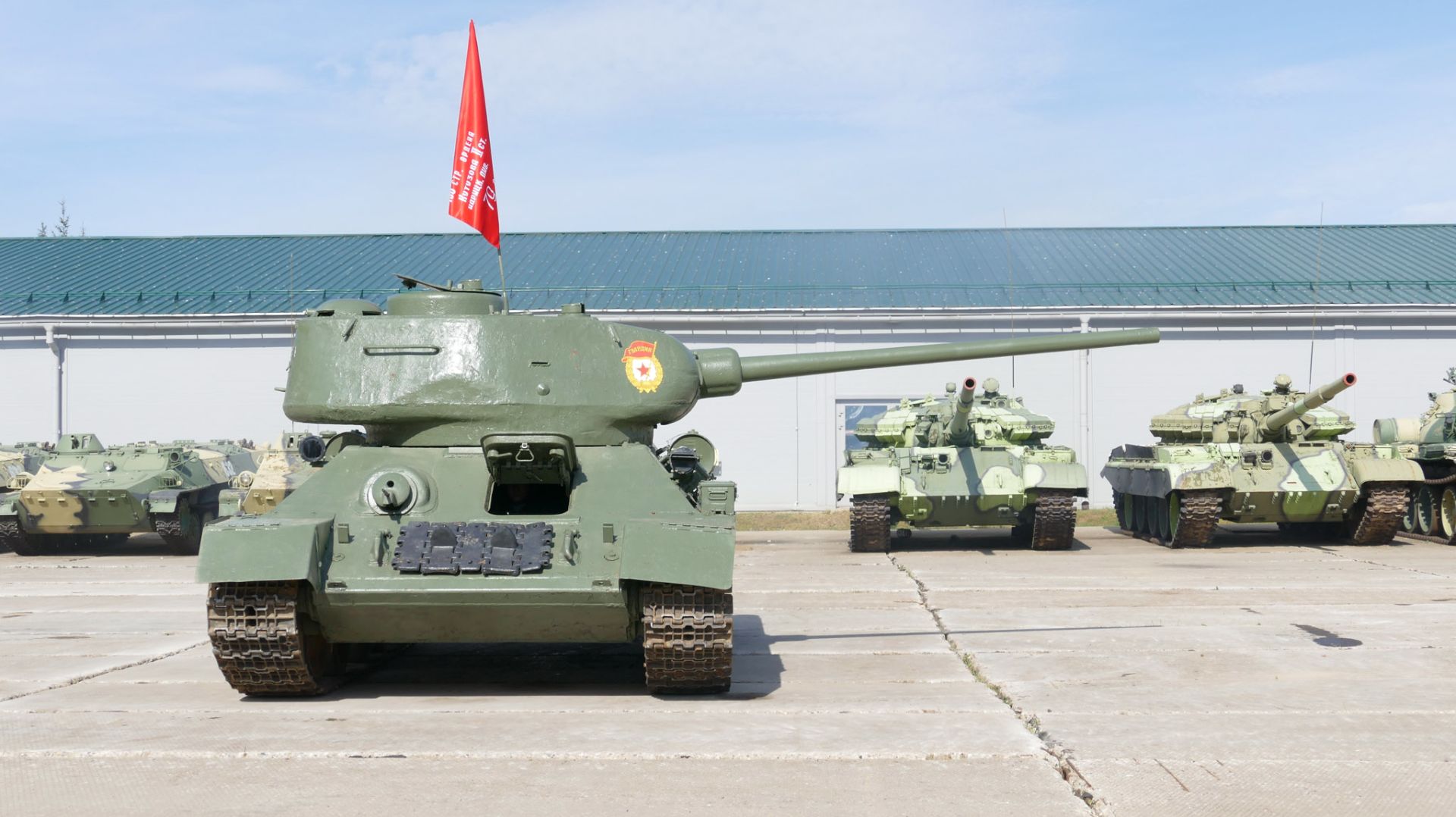 Танк Т-34-85, День танкиста в парке 