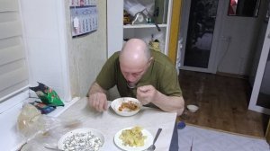 Ужин с нами и поговорить.