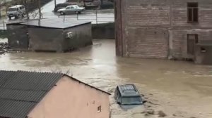 Массовые отключения электричества и воды происходят в Махачкале из-за потопа.

Критическая ...