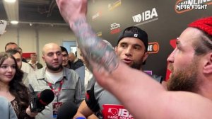 ВЫЯСНЯЮТ ОТНОШЕНИЯ после нокаута. Сибирский Конор и Странник