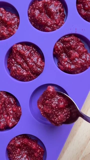 Шоколадные лакомства с малиновой начинкой