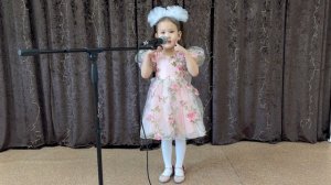 Соло "Таптыыр ийэккээм" Тарабукина Мичээрэ, 3 года