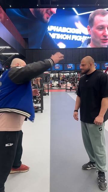 Василий Пельмень Камоцкий объясняет Штыркову технику пощечин в RCC Gym