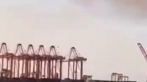 💥  Момент удара иранского беспилотника по порту Салала в Омане

Работа порта приостановлена, сообщи