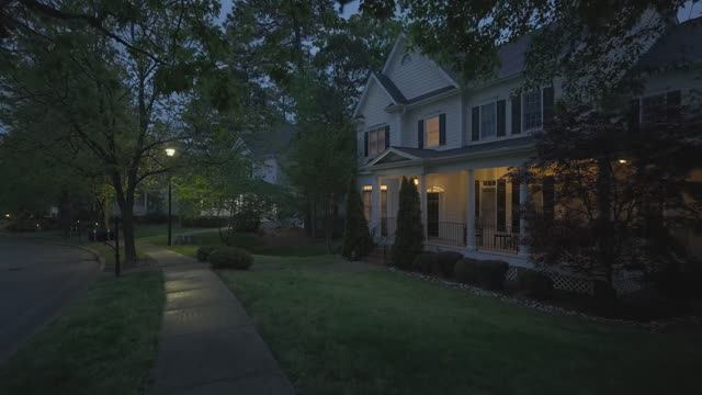 Прогулка под весенним дождем по американским кварталам.☔ Звуки природы для сна и учебы