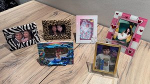 Динияр бегает в трусиках по новой квартире, раскладывает свои игрушки, маркеры и прячется от меня