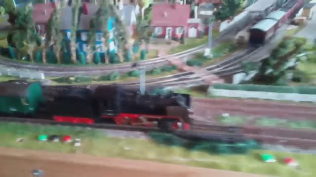 Маневры паровоза BR24 с вагонами.