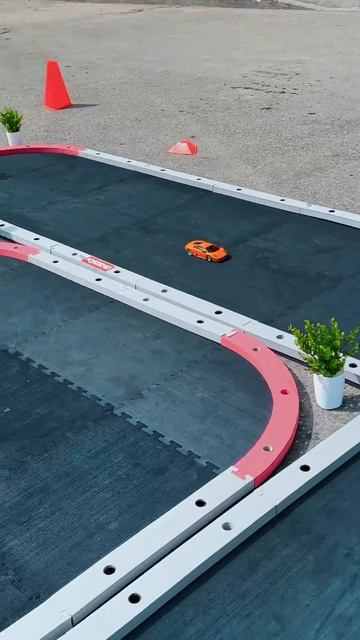 Автотрек с радиоуправляемыми машинками
