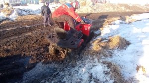 Покатушка  на квадроцикле Bizon и Kayo. Тест лебедки на Bizon 250,вытягиваем Kayo из снега.