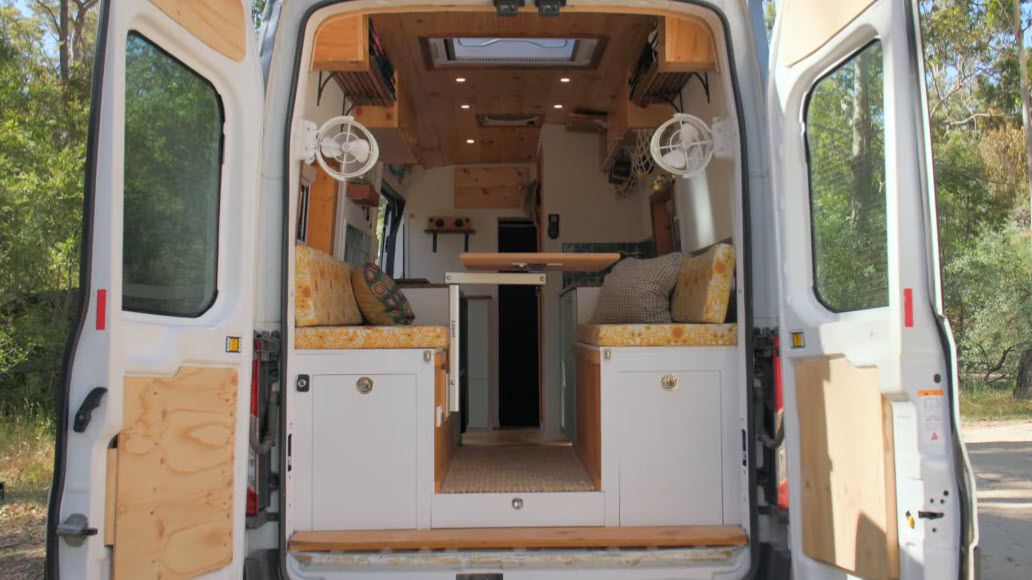 Уютный кемпер Ford Transit — это домик на колёсах! | Обзор фургона