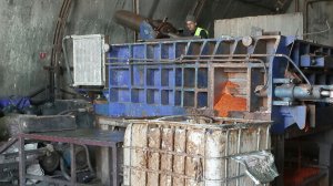 Около 50 тонн красной икры сомнительного происхождения уничтожили в Подмосковье