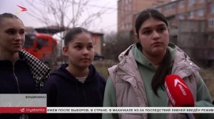 Жители дома на ул. Владикавказская, 67 уже десять лет пытаются добиться постройки детской площадки