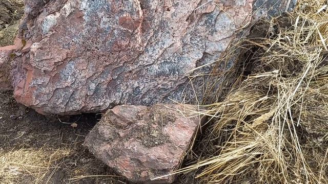 Яшма ландшафтные валуны красные (1)