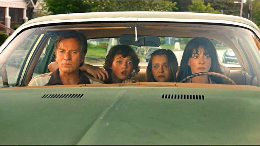 На краю Оук-стрит - Русский трейлер. Энн Хэтэуэй, Юэн Макгрегор.