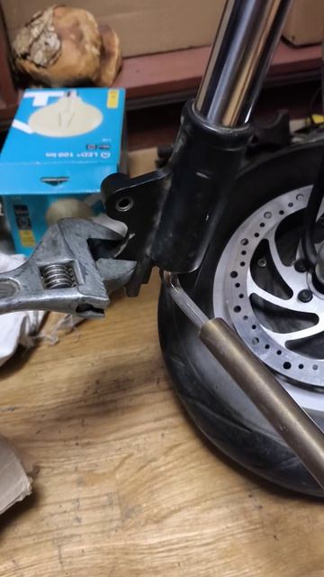 Как открутить дропаут у электросамоката