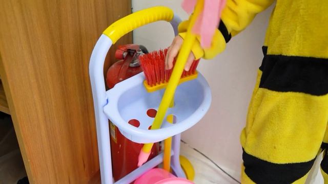 89 Ребенок раскрасил лицо помадой и испугал маму