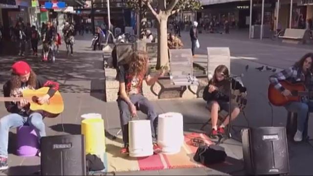 Амстердам уличные музыканты играют Металлика Nothing Else Matters