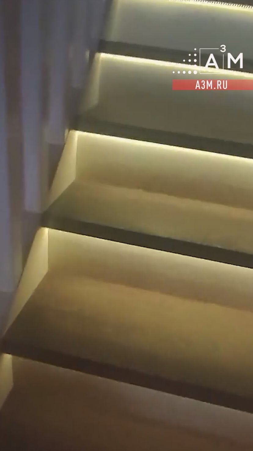 Подсветка лестницы A³M в реальном доме — отзыв клиента | LED подсветка ступеней