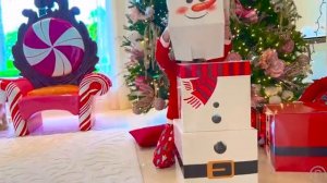 Настя открывает рождественский адвент-календарь [get.gt]