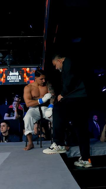 Гурам Кутателадзе забивает соперника на RCC x Karate Combat