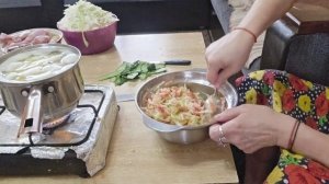 фкусная минутка-борщ, салат из капусты, пюрЭ и печенка жарена