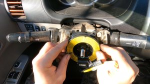 Замена подрулевого шлейфа на Mitsubishi L200 своими руками.