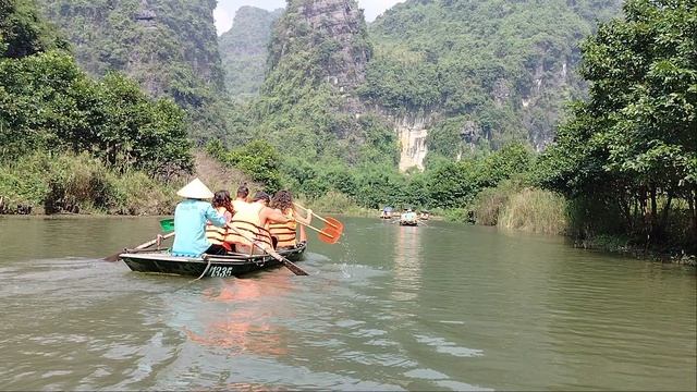 Нам вёсел не досталось!Да и не барское это дело)))