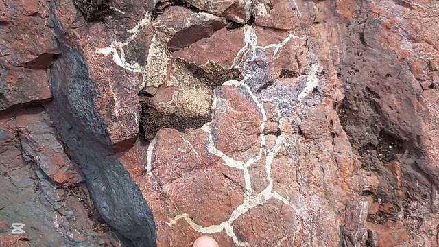 Яшма ландшафтные валуны красные (3)