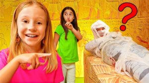 Настя и ее магазин для Хэллоуина