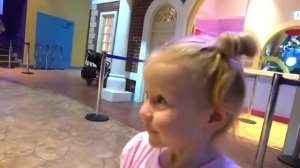 Паровозик Томас и Боб Строитель помогают Насте найти Скай Kids indoor playground [get.gt]