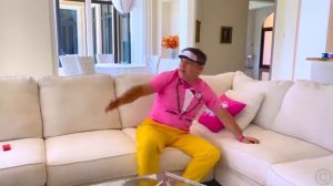 Настя просит помощи у робота [get.gt]