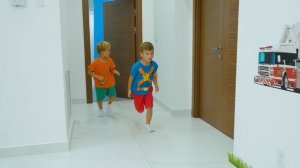 Крис помогает своим друзьям -полезные истории о правилах для детей