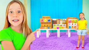 Настя учит детей помогать старшим