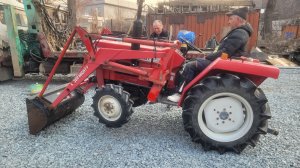 Японский трактор с ковшом (куном) во Владивостоке. тел 8-914-792-77-71