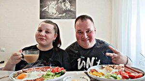 МУКБАНГ АНГЛИЙСКИЙ ЗАВТРАК / ЯИЧНИЦА, БЕКОН, СОСИСКИ, ПОМИДОРЫ / ОБЖОР / MUKBANG ASMR