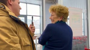 ОХРАНИЦА СЛЕТЕЛА С КАТУШЕК И ЗАПЕРЛА ВСЕХ В МАГАЗИНЕ / ПОЛИЦИЯ И ГБР В ШОКЕ ОТ БОРЗОЙ КОНТРОЛЕРШИ