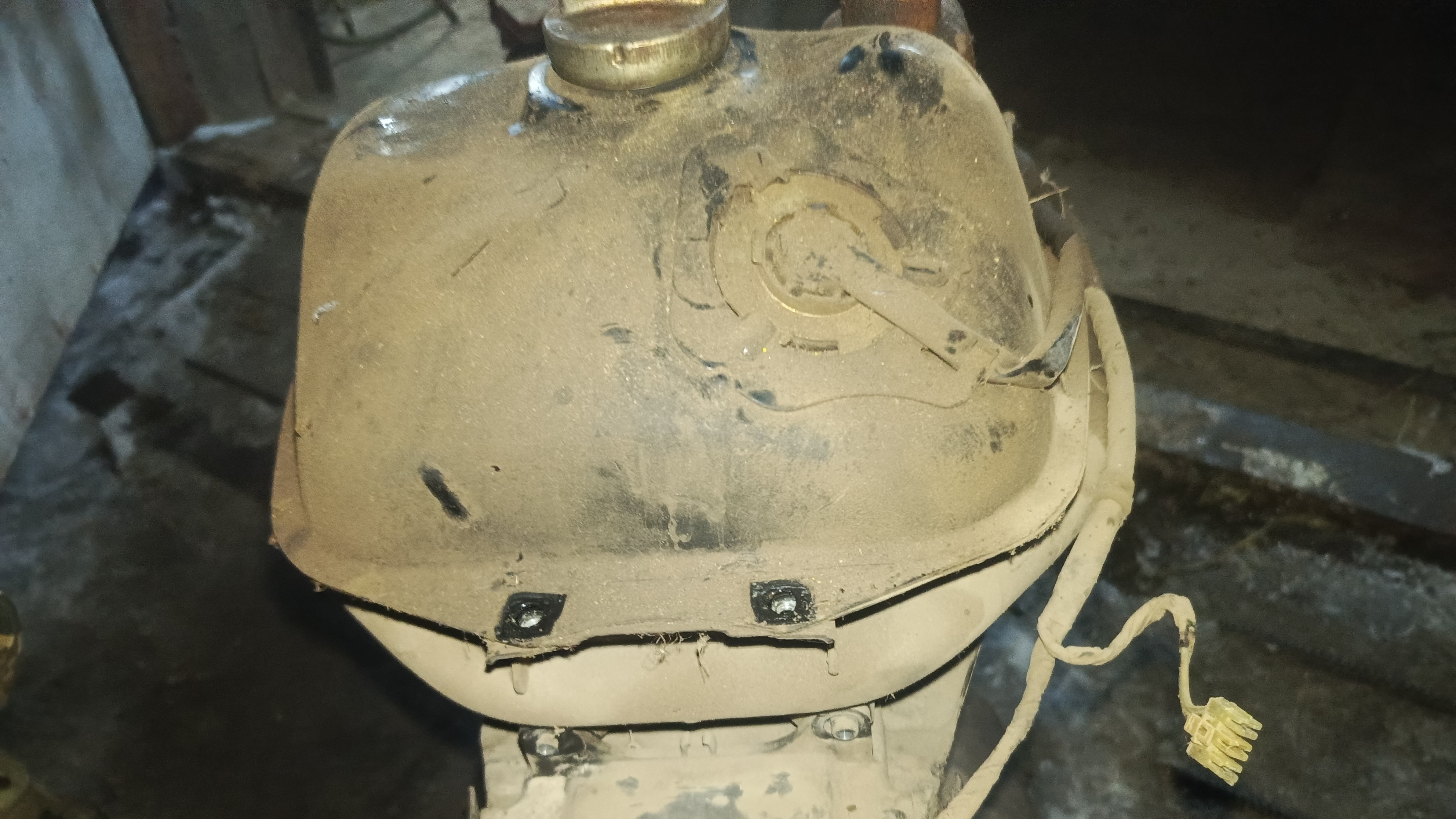 промывка и сборка бензобака скутера Honda Tact AF24