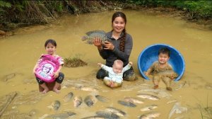 Ловлю рыбу для продажи на рынке. Откачиваю воду с пруда. Уход за свиньями и курами. Дуонг