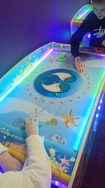 нам такой ХОККЕЙ не нужен #посетили Кид ленд семейный ресторан парк развлечений в Тамбове