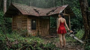 Девушка строит дом своей мечты в лесу. Бушкрафт