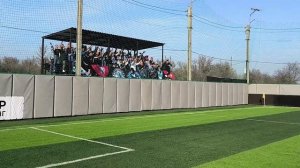 Традиционное послематчевое приветствие болельщиков и футболистов команды