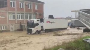 В Махачкале введен режим чрезвычайной ситуации из-за непогоды.