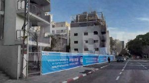 Опубликованы кадры последствий удара Ирана по району Тель-Авива