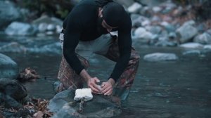 Как поймать рыбу в горной реке без удочек?